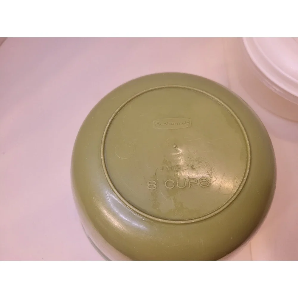 Vintage Rubbermaid 8 Cup Green Mixing Bowl & 1.5 Qt Servin Saver Container Set